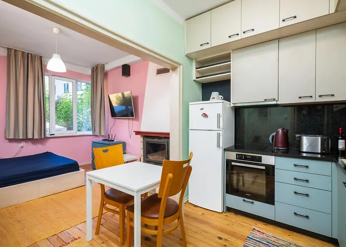 Sofia\'S 1Bd Colourful Getaway Near Ndk