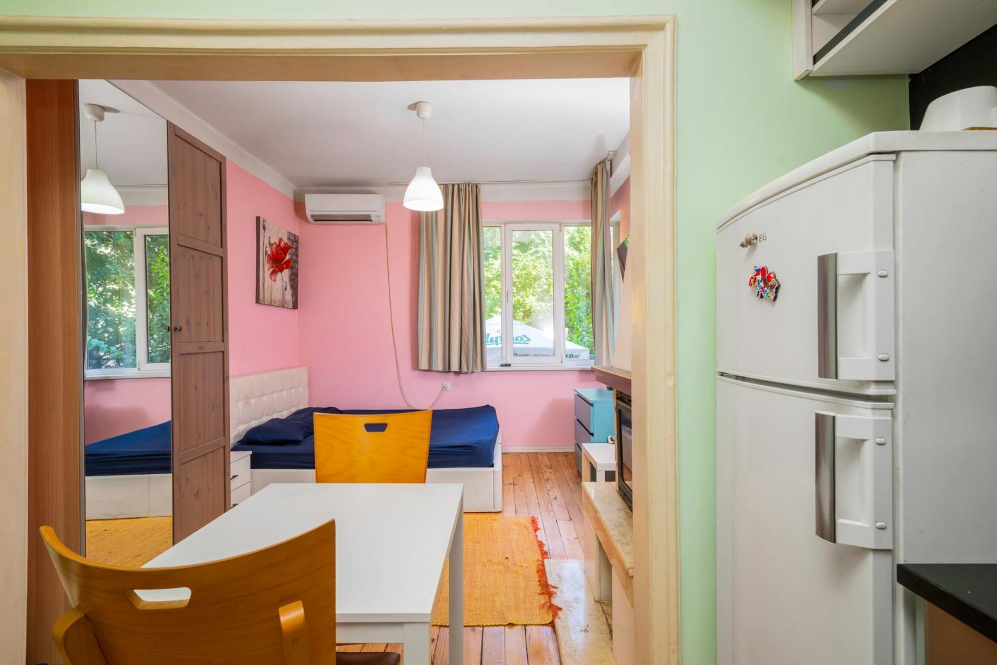 דירה Sofia's 1bd Colourful Getaway Near Ndk