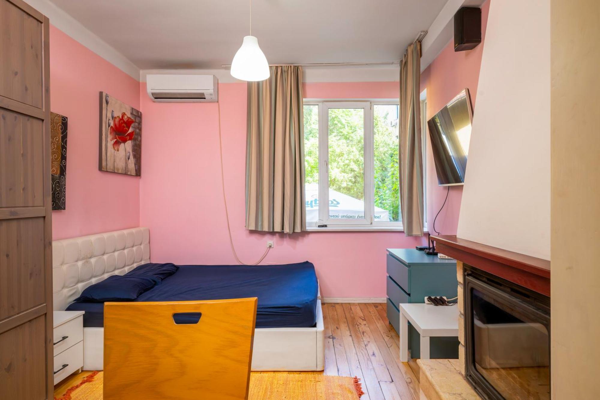 Sofia's 1bd Colourful Getaway Near Ndk דירה