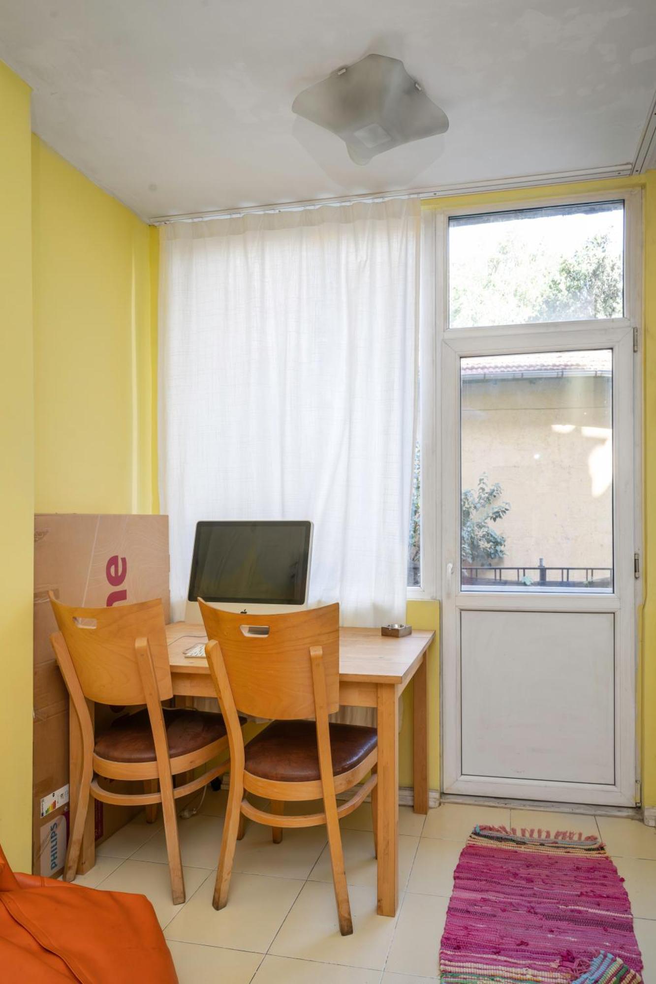 Sofia's 1bd Colourful Getaway Near Ndk Σόφια